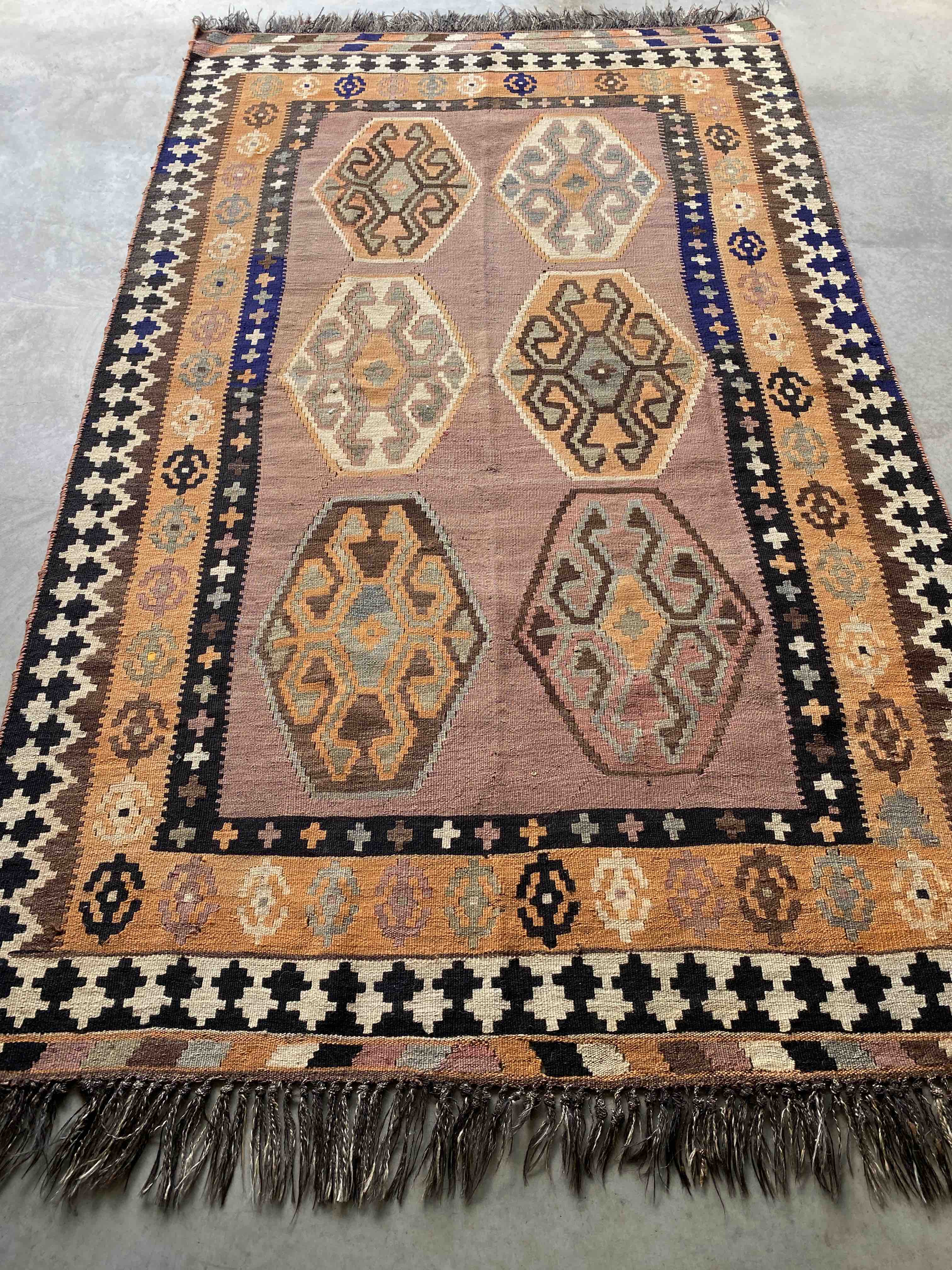 Shiraz Kelim Rug 271x162cms