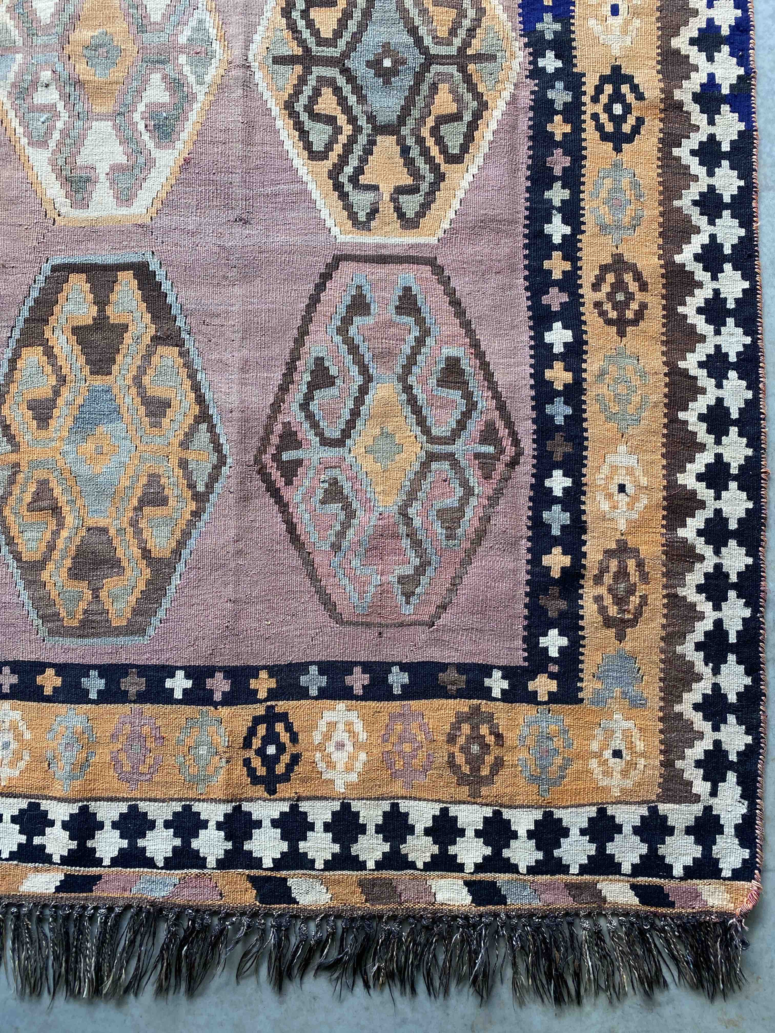 Shiraz Kelim Rug 271x162cms