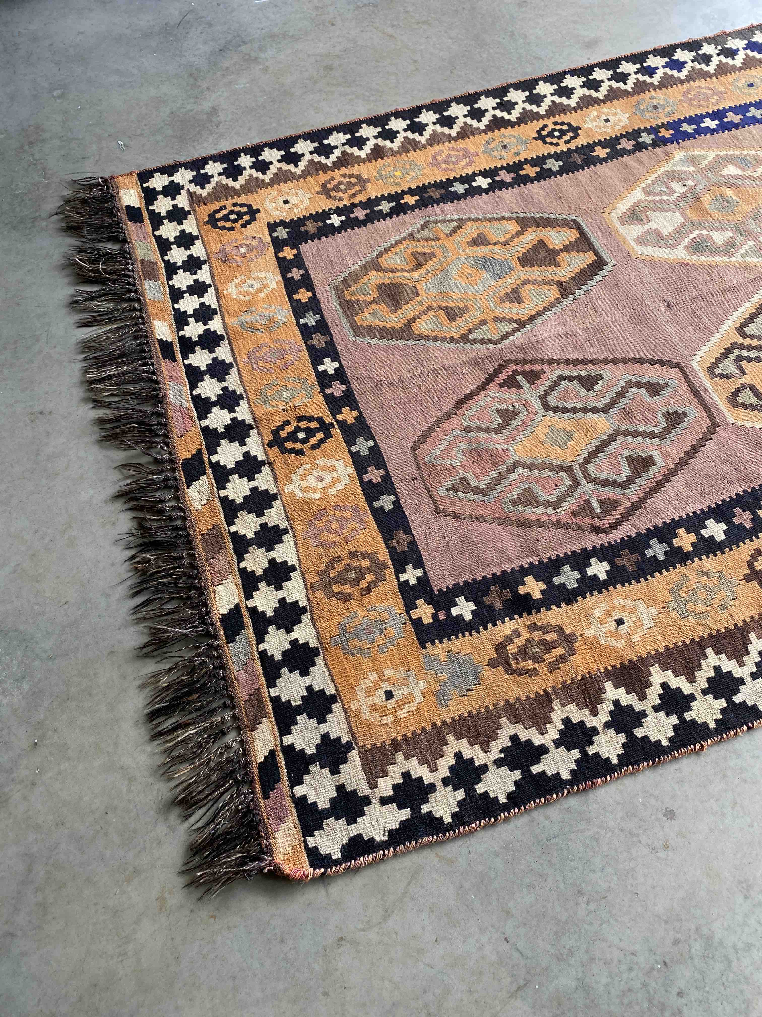 Shiraz Kelim Rug 271x162cms