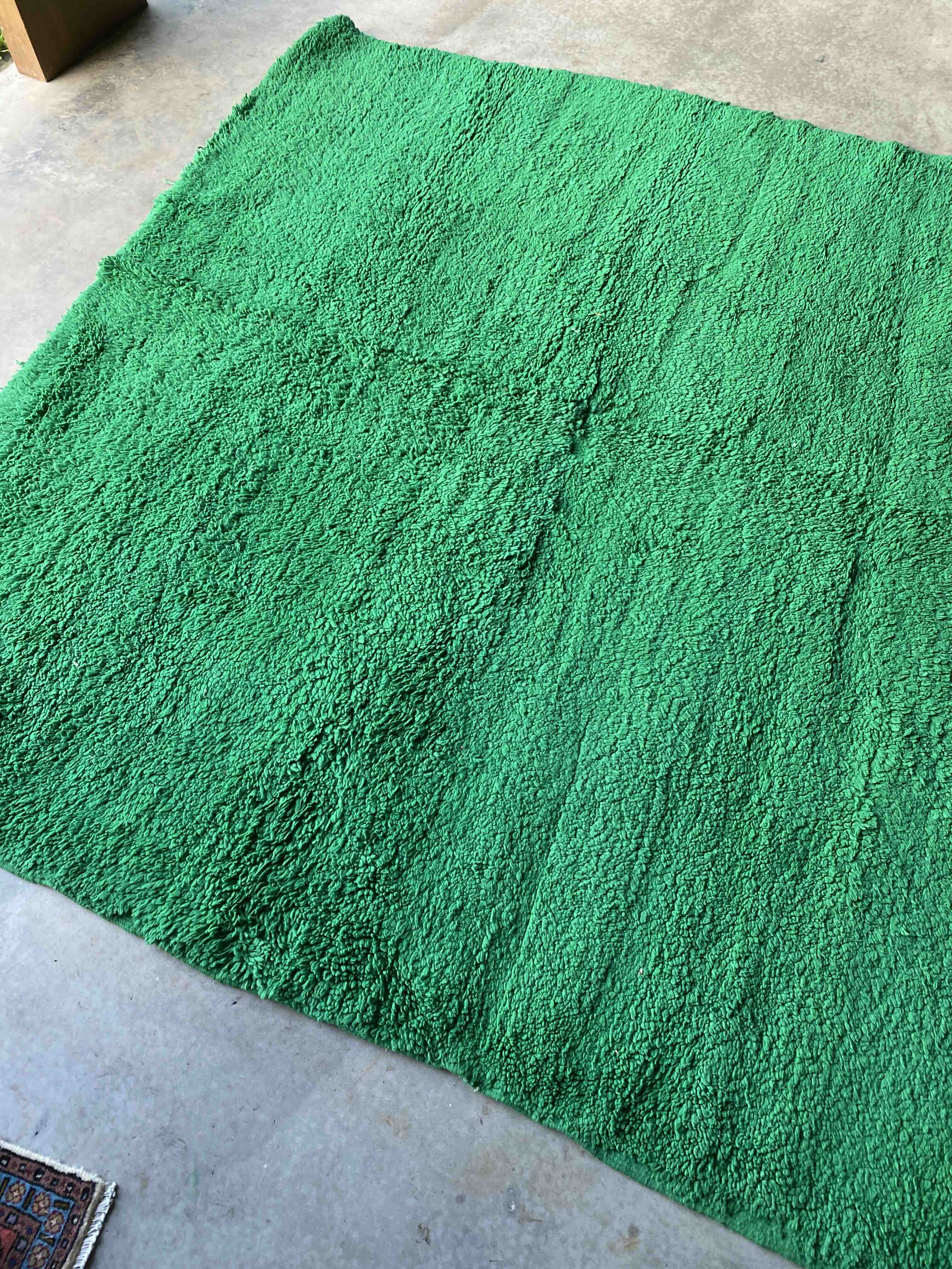 QUIRKY GREEN RUG 265x213cm