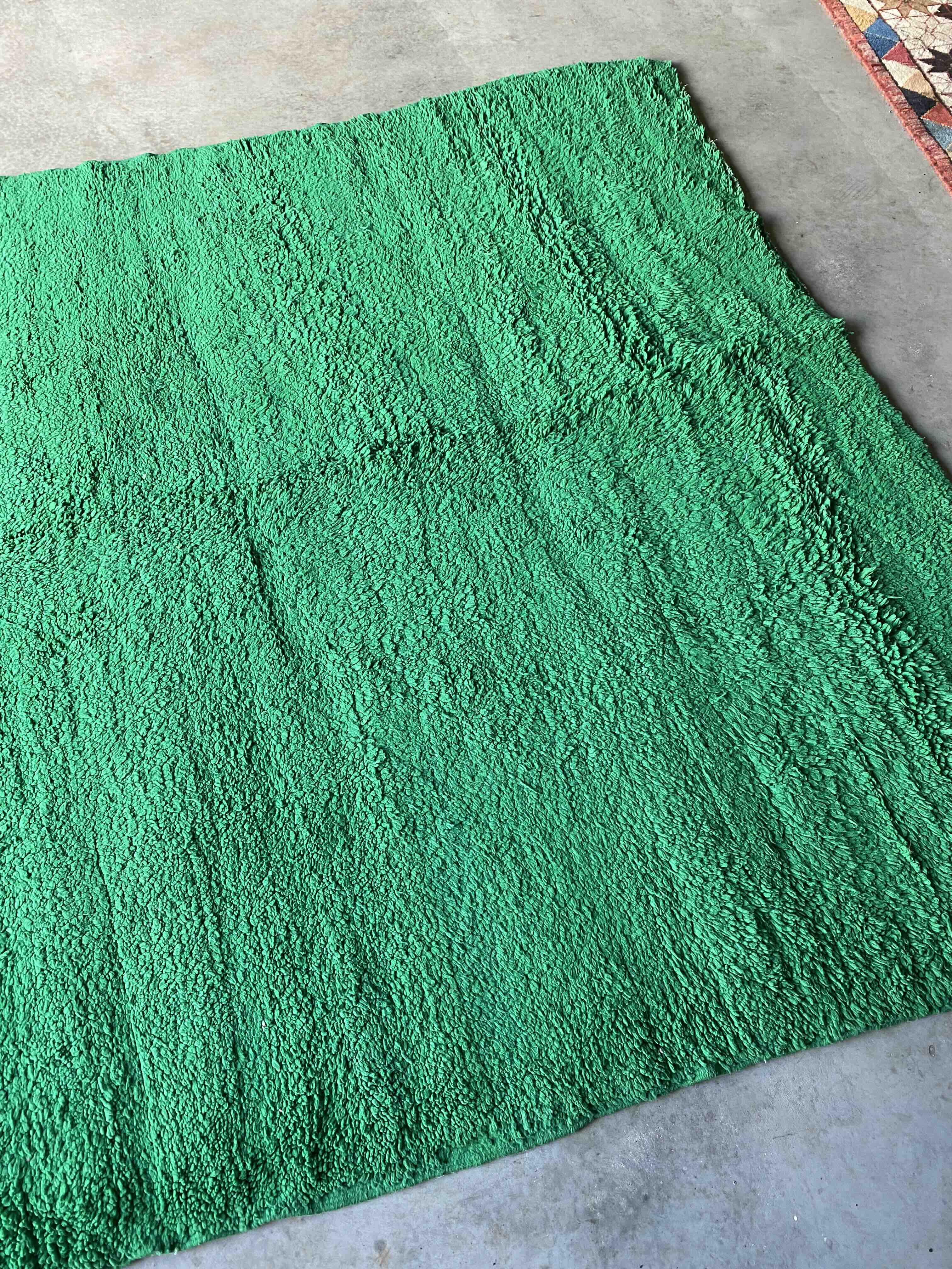 QUIRKY GREEN RUG 265x213cm