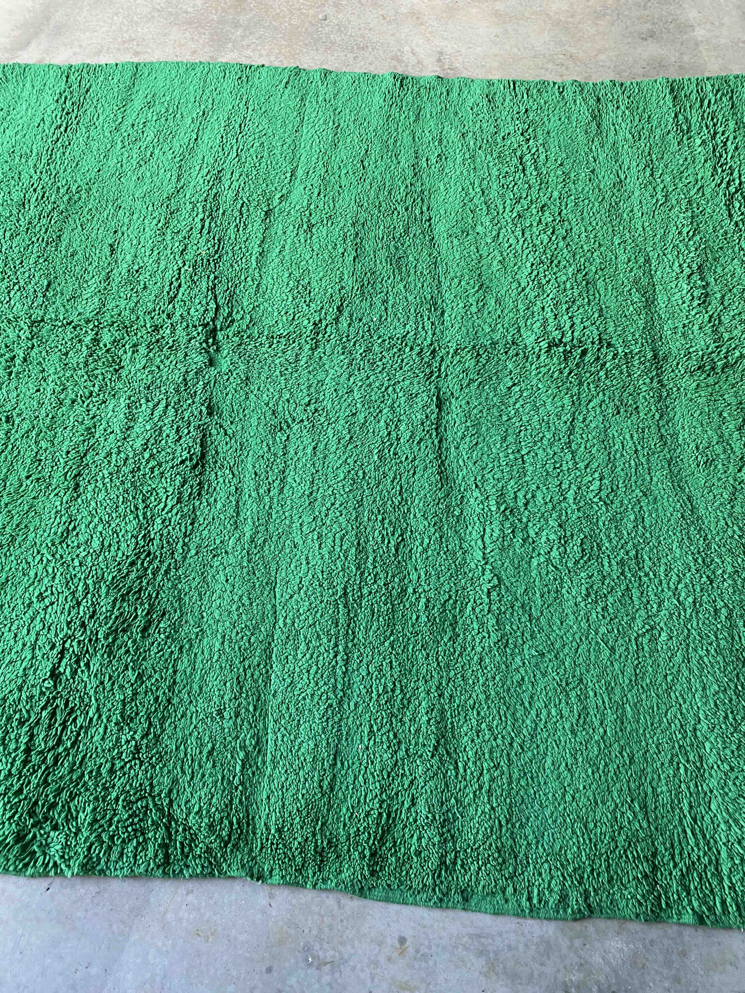 QUIRKY GREEN RUG 265x213cm