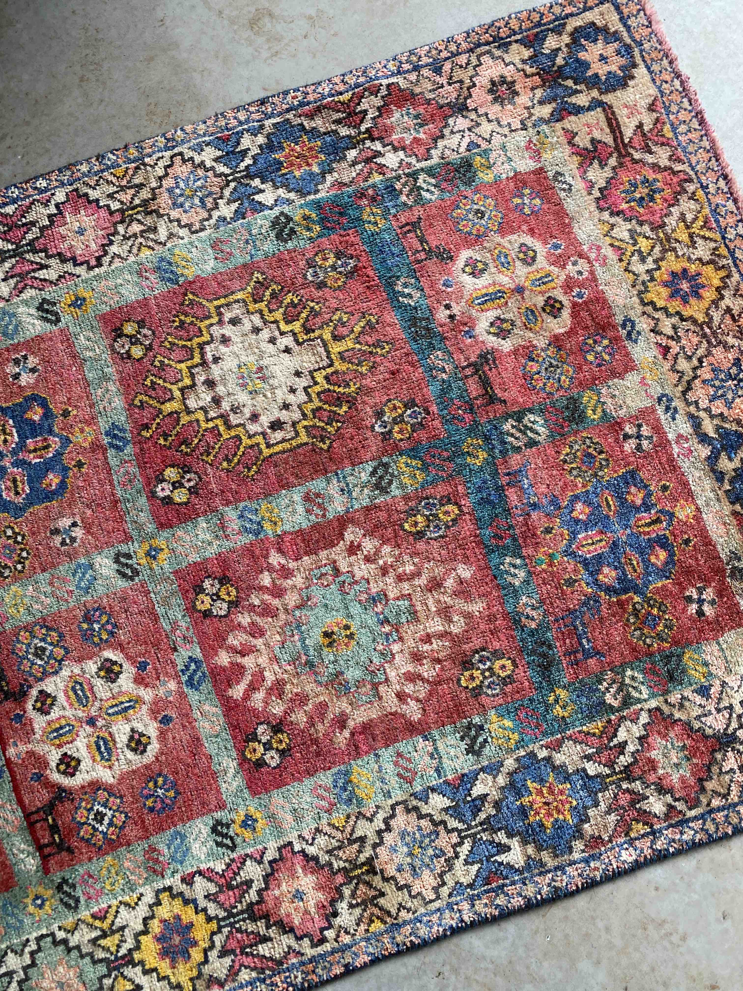 Qashgai Gabbeh Persian Rug 158x102cms