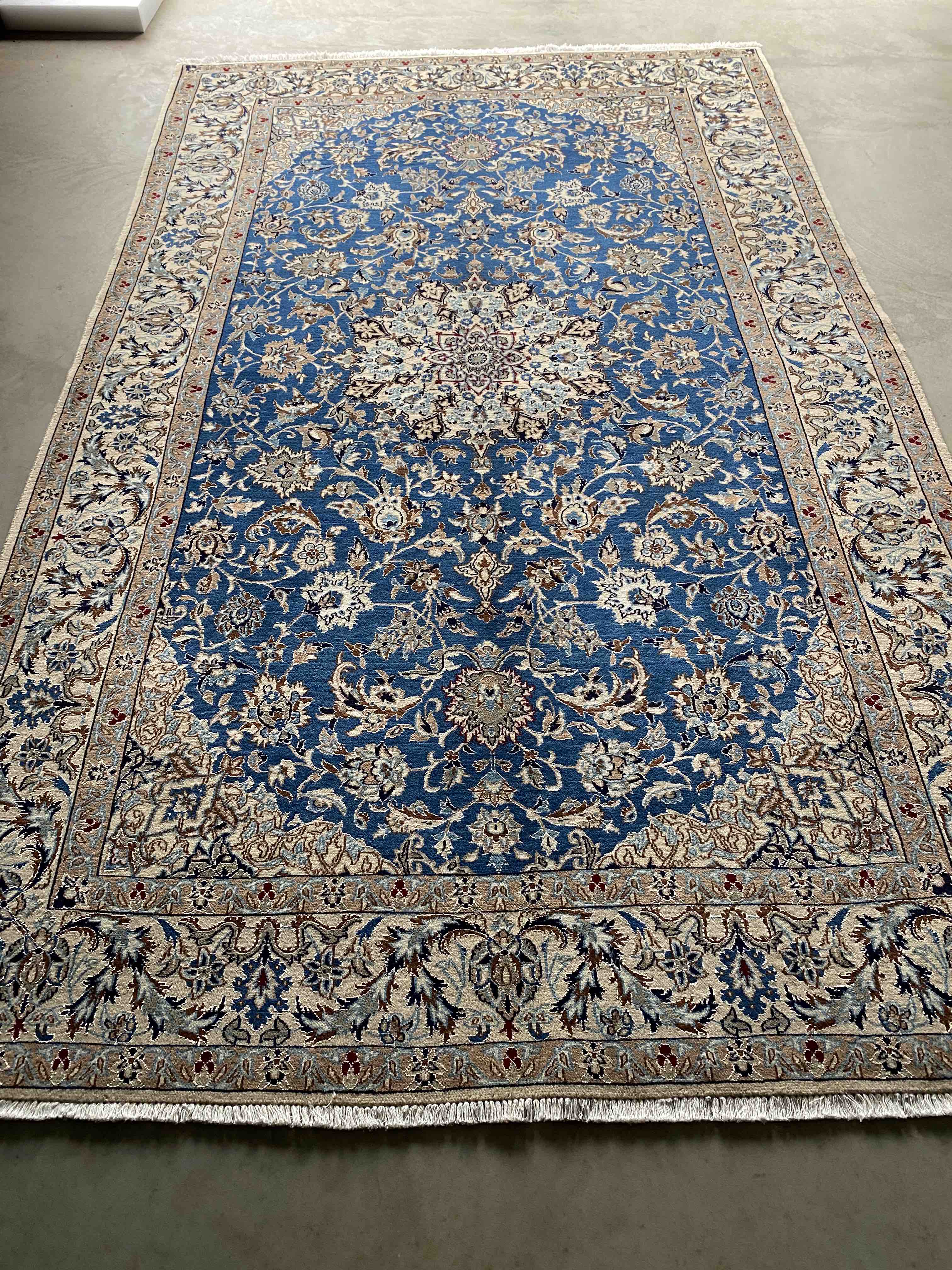 Na'In Persian Rug 298x182cms